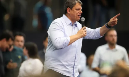 tarcisio-e-anunciado-como-presidenciavel-durante-forum-em-lisboa